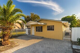 1518 NW 65th St in Miami, FL - Building Photo