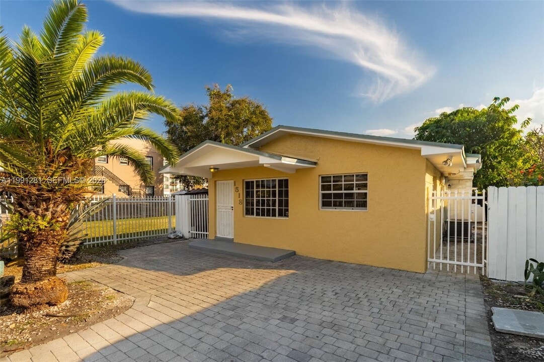 1518 NW 65th St in Miami, FL - Building Photo