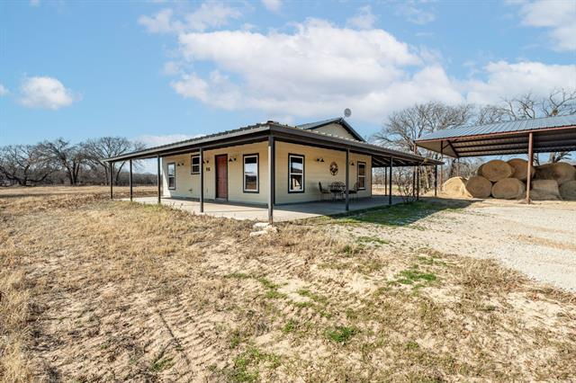 12400 Lipan Hwy in Lipan, TX - Foto de edificio - Building Photo