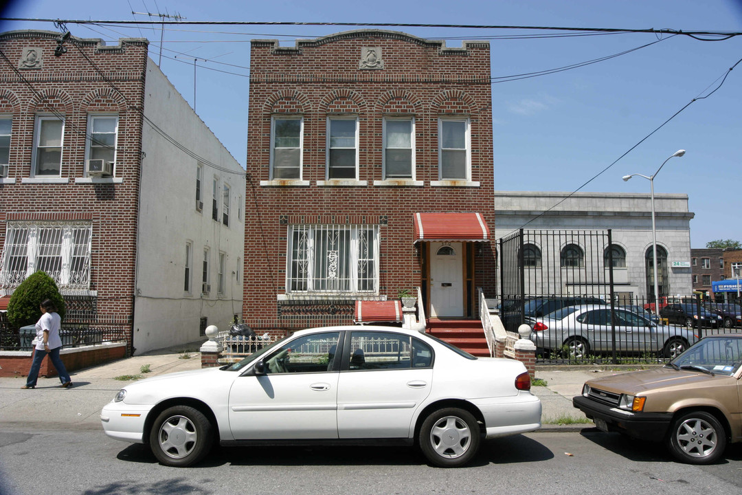 370 E 52nd St in Brooklyn, NY - Foto de edificio