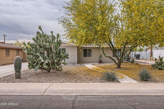 2021 W Clarendon Ave in Phoenix, AZ - Building Photo - Building Photo