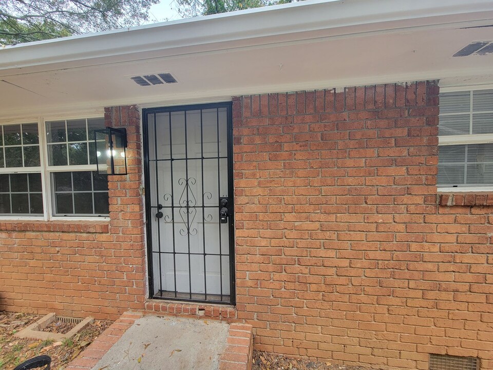 1468 Clermont Ave in Atlanta, GA - Building Photo