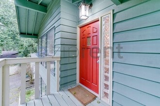 1614 NE 199th Ct in Shoreline, WA - Building Photo - Building Photo