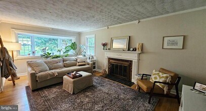 4021 Laurel Rd in Alexandria, VA - Building Photo - Building Photo