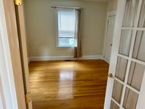 555 Heath St, Unit Unit #1 in Chestnut Hill, MA - Building Photo - Building Photo