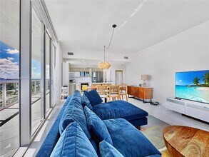 6301 Collins Ave, Unit PH2 in Miami Beach, FL - Foto de edificio - Building Photo