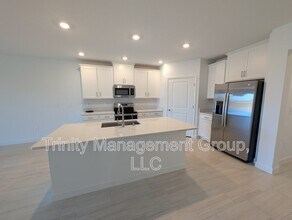 10754 Gable Dig Lp in San Antonio, FL - Building Photo - Building Photo