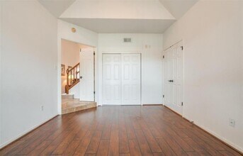 14302 Reissen Ln in Houston, TX - Foto de edificio - Building Photo