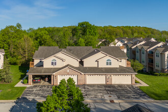 Jacob's Ridge in New Berlin, WI - Foto de edificio - Building Photo