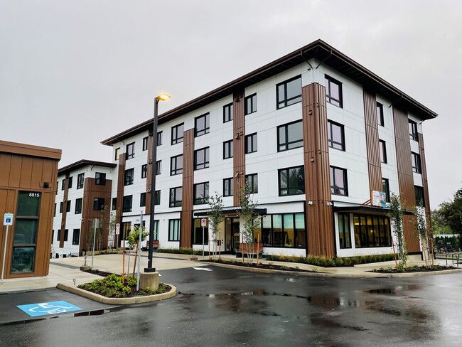 Alongside Senior Apartments in Tigard, OR - Foto de edificio - Building Photo