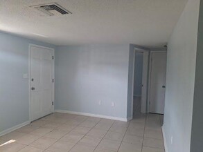 2016 Dartmouth Dr in Holiday, FL - Building Photo - Building Photo