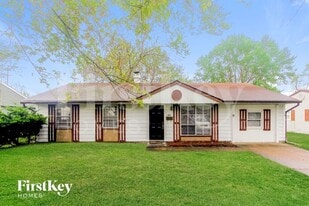 1541 Younce St in Franklin, IN - Building Photo