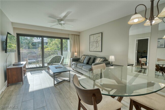 600 Neapolitan Way in Naples, FL - Building Photo - Building Photo