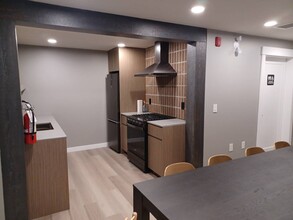 2771 Montrose Av in Abbotsford, BC - Building Photo - Building Photo