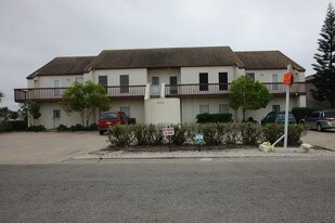 15302-101-15302-106 Bonasse Ct in Corpus Christi, TX - Building Photo