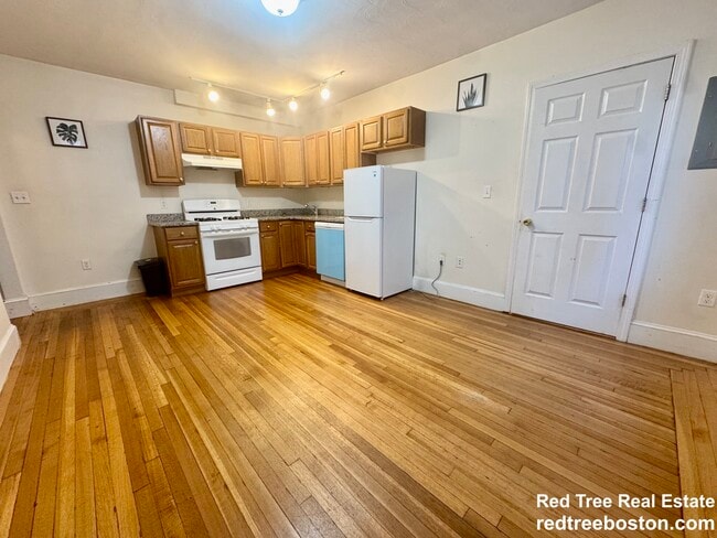 1615 Commonwealth Ave, Unit 11 in Boston, MA - Foto de edificio - Building Photo