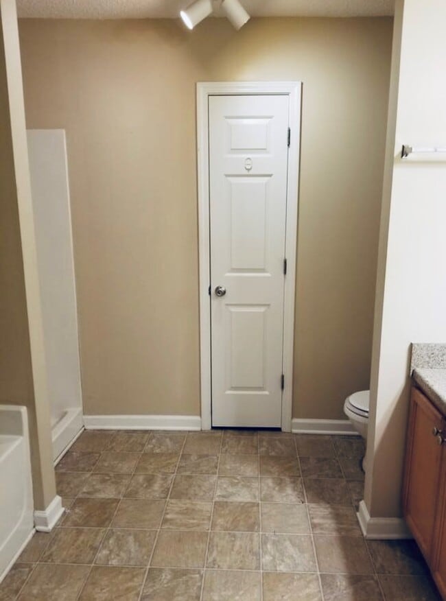 4925 Sierra Way, Unit Room 3 in Atlanta, GA - Building Photo - Building Photo