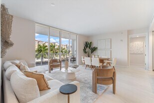 220 SE Mizner Blvd in Boca Raton, FL - Building Photo