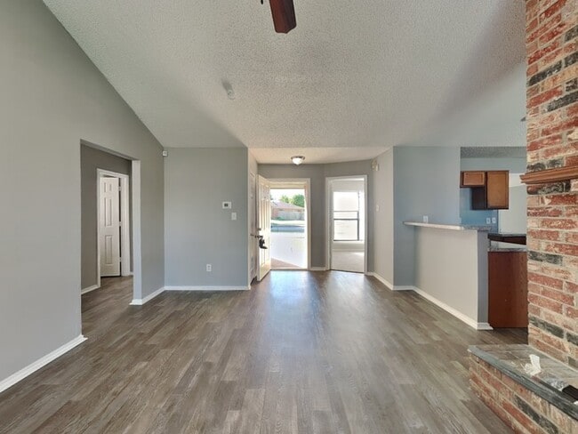 3014 Pepperidge Dr E in Lancaster, TX - Building Photo - Building Photo