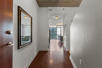 301 Demonbreun St in Nashville, TN - Foto de edificio - Building Photo