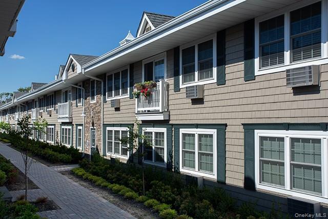 333 Candee Ave in Sayville, NY - Building Photo