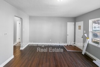 522 W Lawn St in Bradley, IL - Building Photo - Building Photo