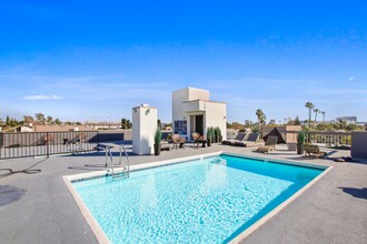 727 Westbourne in West Hollywood, CA - Foto de edificio - Building Photo