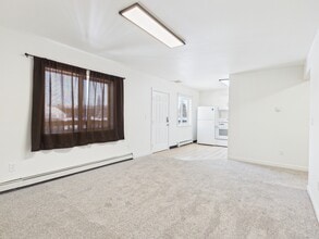 3712 Swenson Ave in Fairbanks, AK - Foto de edificio - Building Photo