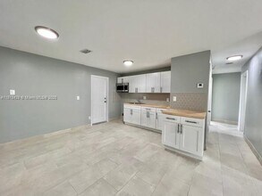 1436 NW 24th Terrace in Fort Lauderdale, FL - Building Photo - Building Photo