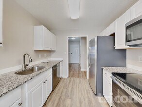 204 Wexford Dr in Clayton, NC - Foto de edificio - Building Photo