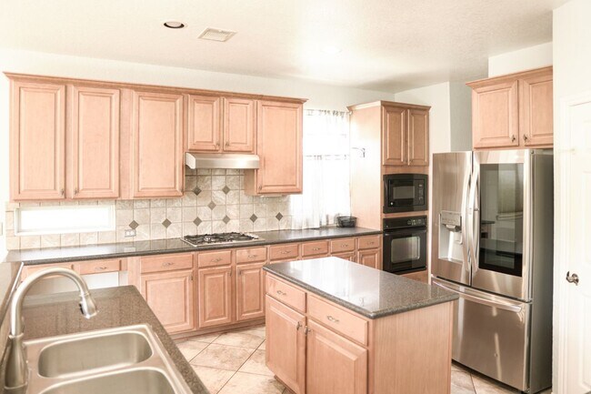 10234-10235 Five Oaks Ln in Missouri City, TX - Building Photo - Building Photo