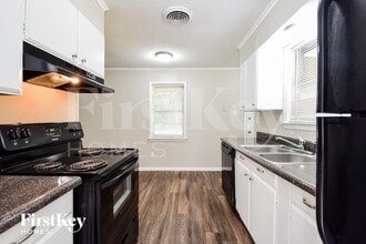 5120 Hudgins Rd in Memphis, TN - Foto de edificio - Building Photo