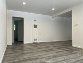 14948 Dickens St in Sherman Oaks, CA - Building Photo - Building Photo