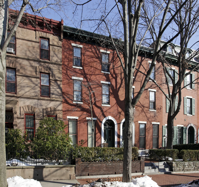 2107 Green St in Philadelphia, PA - Foto de edificio - Building Photo