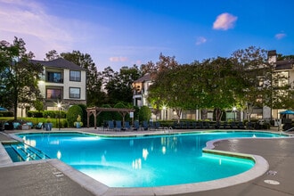 Marquis Carmel Commons in Charlotte, NC - Foto de edificio - Building Photo