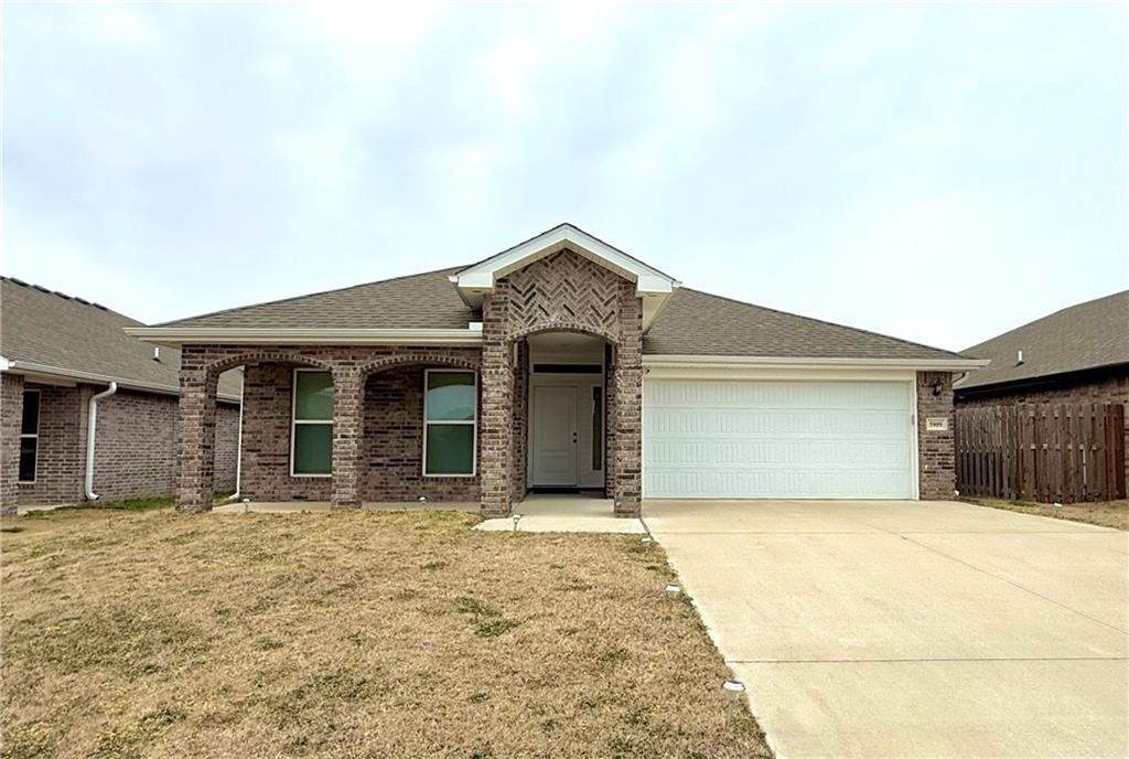 5909 NW Hoover St in Bentonville, AR - Building Photo