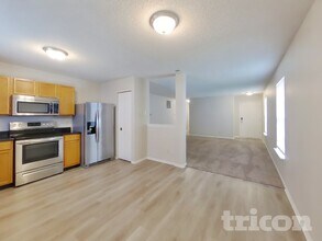 1905 Blue Pine Ln in Indianapolis, IN - Foto de edificio - Building Photo