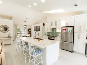 1123 Hollow Oak Ct in Tarpon Springs, FL - Building Photo - Building Photo