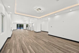 4825 San Feliciano Dr in Woodland Hills, CA - Foto de edificio - Building Photo