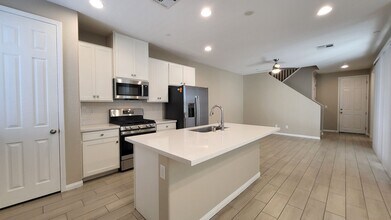 528 Celebratory Pl in Henderson, NV - Building Photo - Building Photo