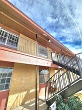 1001 Reynolds St in Laredo, TX - Building Photo - Building Photo