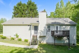 1214 Foxwood Dr in Douglasville, GA - Building Photo