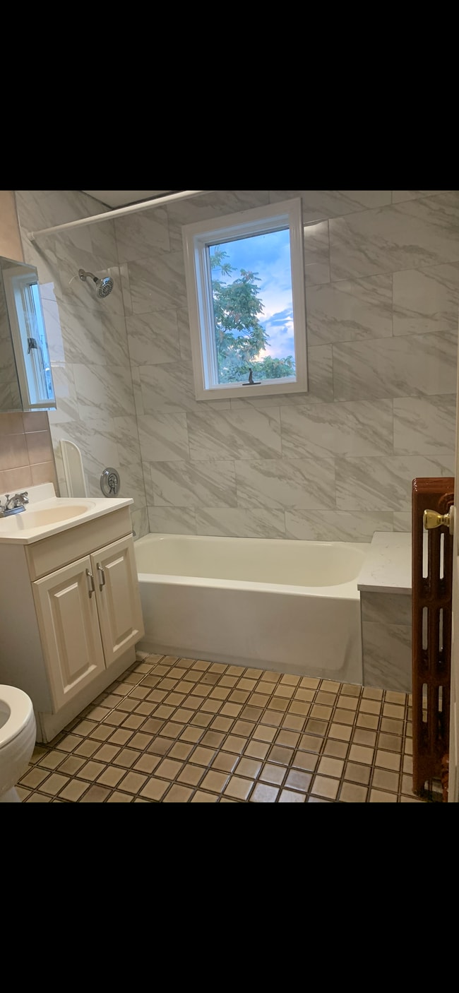 12 Haskell Ave, Unit 1 in Revere, MA - Foto de edificio - Building Photo