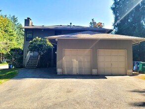 12709 NE 83rd Ct in Kirkland, WA - Building Photo - Building Photo