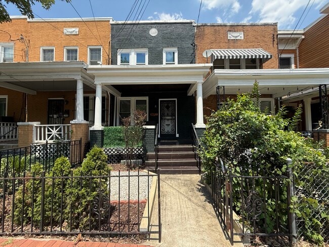 property at 1442 W St SE