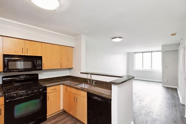 1000 New Jersey Ave SE in Washington, DC - Foto de edificio - Building Photo