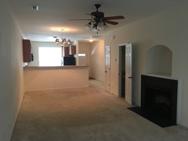 5585 Farm House Trail in Winston-Salem, NC - Foto de edificio - Building Photo