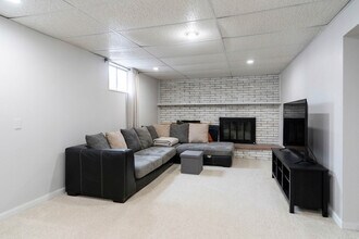 4567 W 87th Pl in Westminster, CO - Foto de edificio - Building Photo