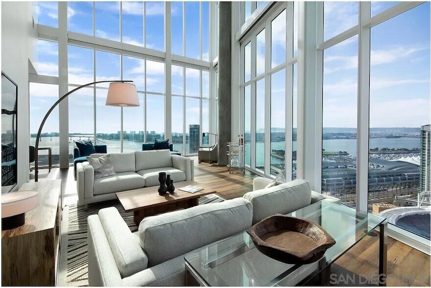 100 Park Plz, Unit 3401 in San Diego, CA - Building Photo