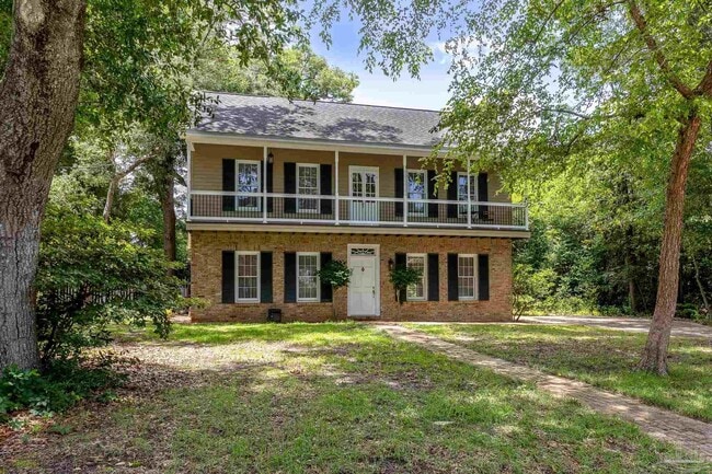 property at 424 W Lee St